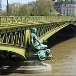 Studio Mirabeau - View Seine & Tour Eiffel