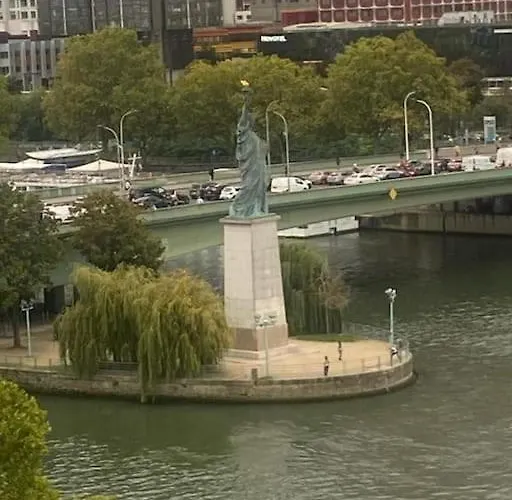Studio Mirabeau - View Seine & Tour Eiffel